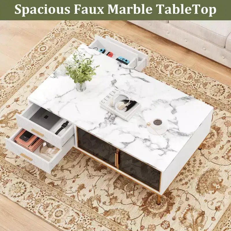 Grande table basse, plateau aspect marbre, 4 tiroirs et portes vitrées, panneaux cannelés, blanc et doré
