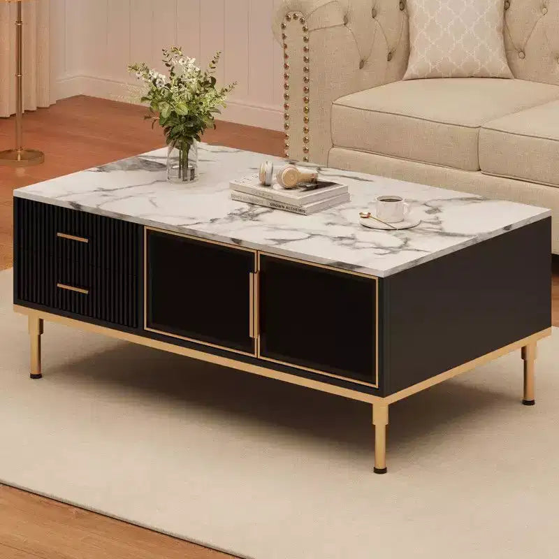 Grande table basse, plateau aspect marbre, 4 tiroirs et portes vitrées, panneaux cannelés, blanc et doré
