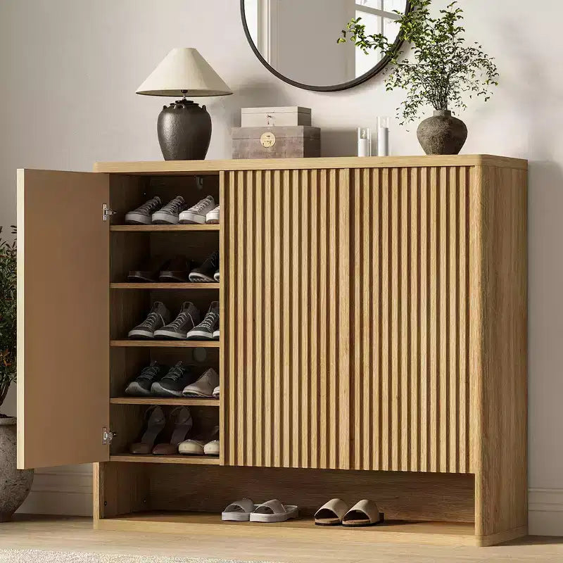 Meuble à chaussures en bois de 117 cm avec porte cannelée - Rangement réglable pouvant contenir 30 à 35 paires pour l'entrée et le salon